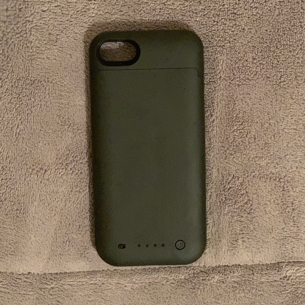 iPhone 6, 7 & 8 charging case. Good condition.